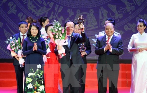 Primer ministro de Vietnam llama a empresas nacionales a integrarse a la economía mundial