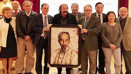 Artista francés siente admiración por presidente Ho Chi Minh