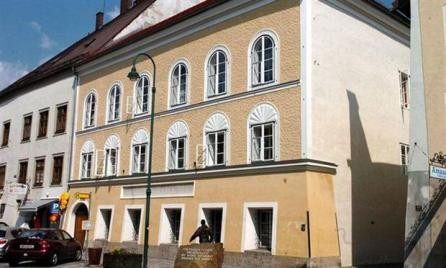 Austria demolerá la casa donde nació Adolf Hitler