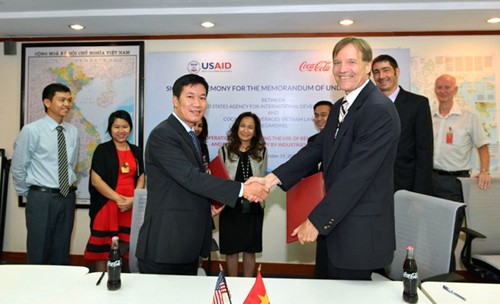 USAID y Coca Cola Vietnam acuerdan priorizar energías renovables en la producción