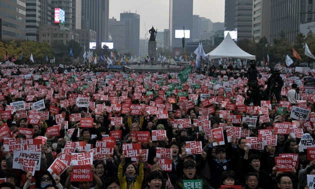 Gobierno surcoreano pide calma en víspera de protesta contra Presidenta