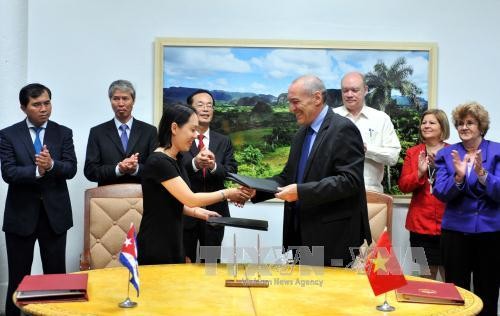 Vietnam y Cuba firman tres convenios de cooperación