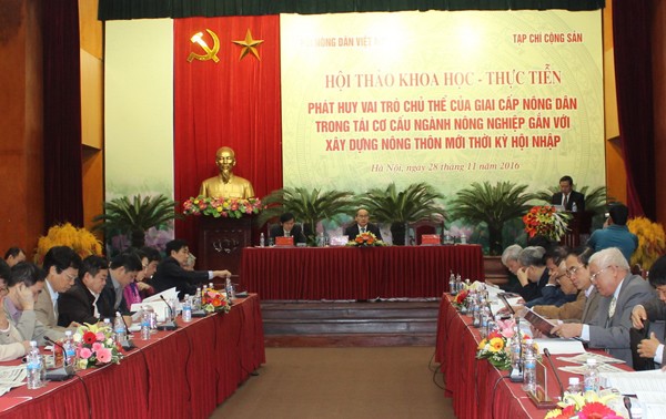 Vietnam promueve el papel de agricultores en la reestructuración agraria 