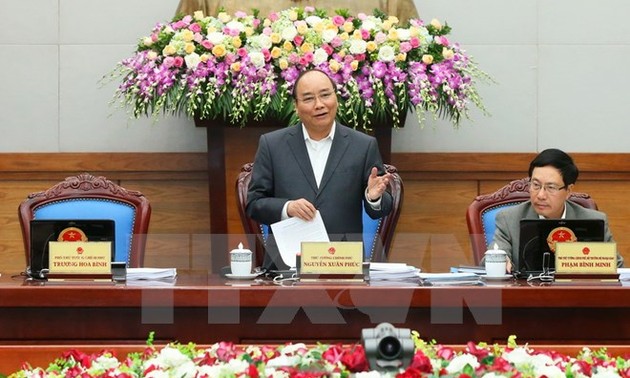Gobierno de Vietnam debate pautas para desarrollo socioeconómico en 2017