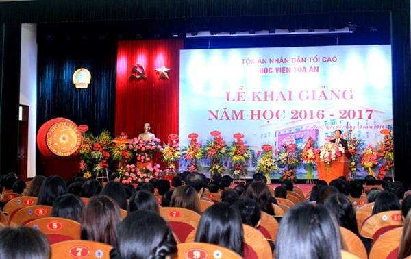 Presidente vietnamita urge a la Academia de Tribunal a ser un centro de formación de calidad