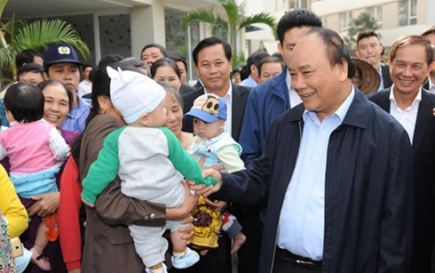 Primer ministro vietnamita pide crear más oportunidades de acceso a viviendas para personas pobres  