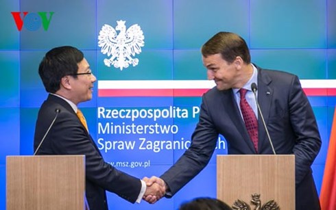 Vietnam y Polonia por aumentar cooperación multifacética