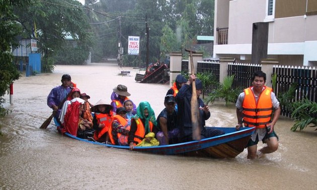 Inundaciones afectan gravemente localidades centrales de Vietnam