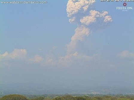 México: Volcán de Colima registra exhalación de 3 mil metros de altura 