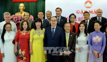 Honran a compatriotas en ultramar por sus contribuciones al desarrollo de Vietnam 