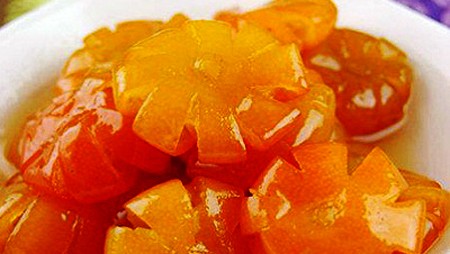 Fruta de kumquat confitada para el Tet tradicional de Vietnam