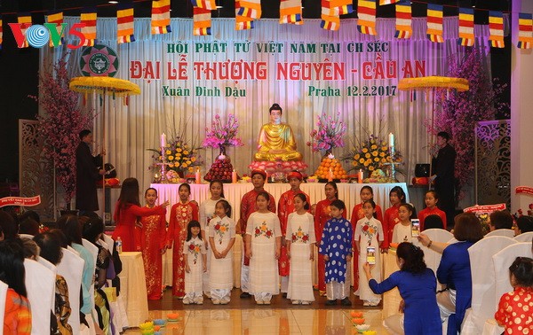 Vietnamitas en República Checa participan en ceremonia budista del inicio del año lunar