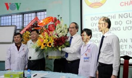 Reconocen aportes de los médicos y empleados sanitarios vietnamitas