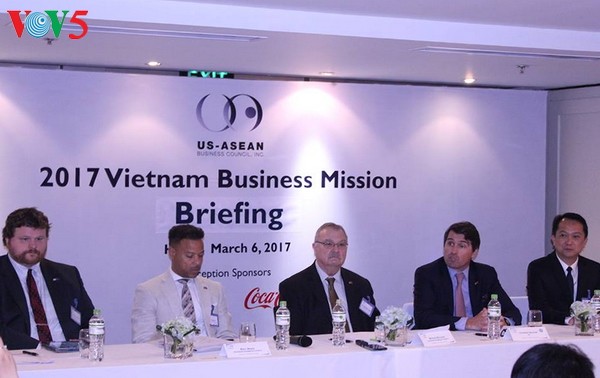 Empresariado estadounidense comprometido en invertir a largo plazo en Vietnam