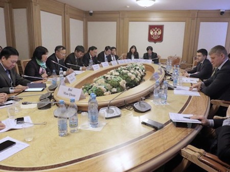 Vietnam refuerza relaciones exteriores con Rusia
