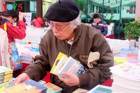 Vietnam prioriza ampliar movimiento de lectura en toda la sociedad