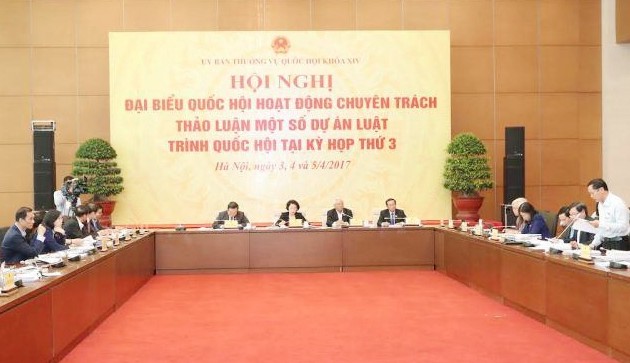 Diputados permanentes de Vietnam analizan enmiendas de legislaciones