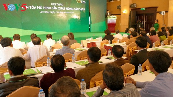 Promueven programa empresarial de apoyo a los agricultores en Vietnam