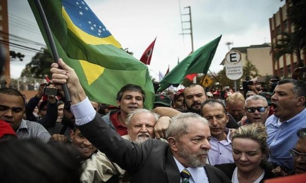 Expresidente de Brasil Lula da Silva se prepara para candidatura del país
