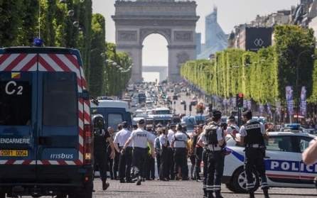 Francia: 4 miembros de una familia detenidos después del ataque de los Campos Elíseos