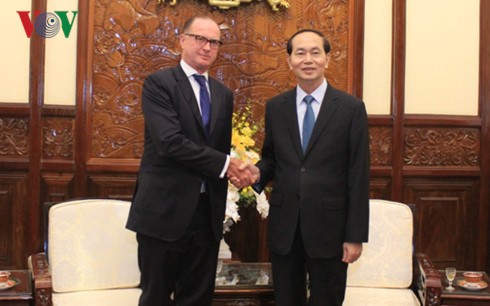 Presidente vietnamita recibe a los embajadores salientes de Eslovaquia y Austria