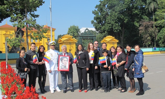 Conmemoran en Vietnam la desaparición de Simón Bolívar, Libertador de América