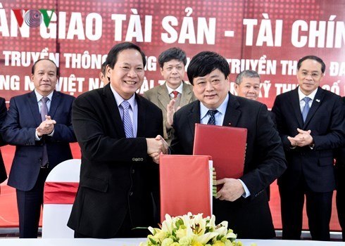 Oficializan traspaso de bienes y recursos de la Televisión Digital VTC a la Voz de Vietnam