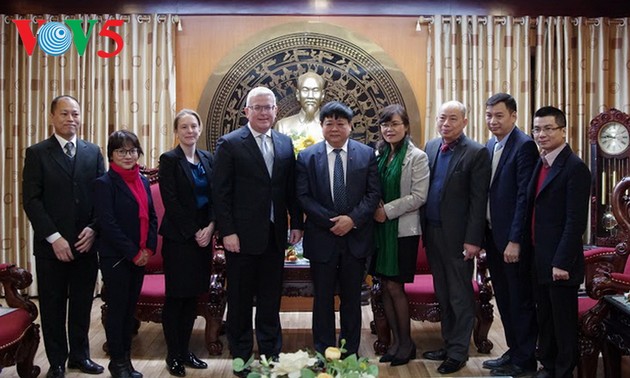 Vietnam aprecia el apoyo de Australia a su país en economía, educación, cultura y radio-televisión