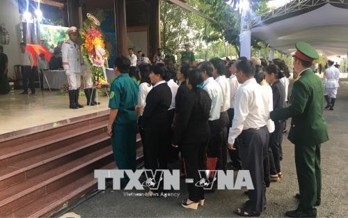 Dirigentes y pobladores se despiden al ex primer ministro Phan Van Khai