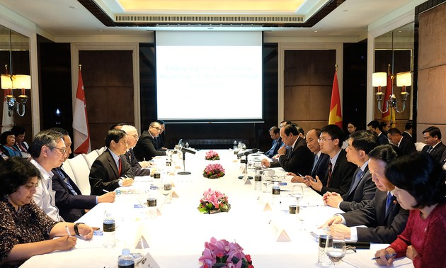   Premier vietnamita presenta en Singapur estrategia nacional para la cuarta Revolución Industrial
