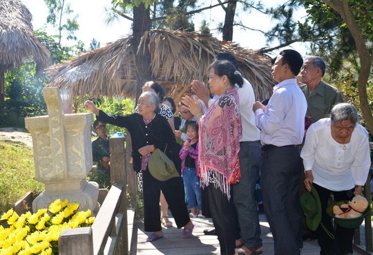 Decenas de miles vietnamitas visitan tumba del general Vo Nguyen Giap