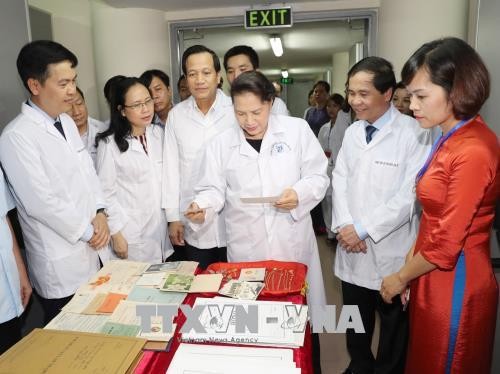 Presidenta parlamentaria de Vietnam en el Centro Nacional de Archivos