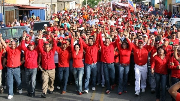 Marchas en Venezuela en apoyo y repudio a las nuevas medidas económicas del gobierno