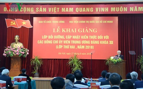 Exhortan a los funcionarios y militantes del Partido Comunista de Vietnam a un constante estudio 