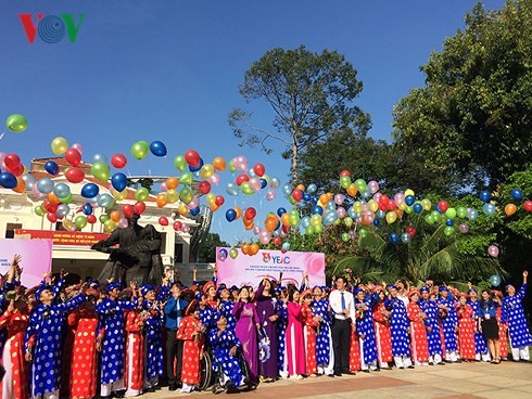 Localidades vietnamitas festejan la Fiesta Nacional, 2 de septiembre