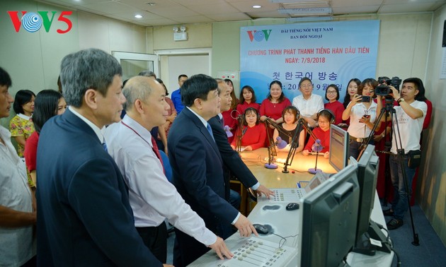 La Voz de Vietnam presenta el programa radial en coreano