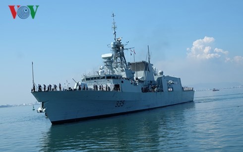 Representantes de la Armada de Canadá visitan la ciudad vietnamita de Da Nang