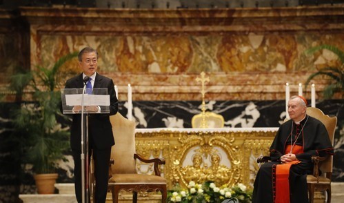 Presidente surcoreano asiste a la misa especial por la paz en el Vaticano