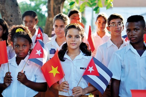Afianzar relaciones especiales Vietnam-Cuba, tarea común de ambos países