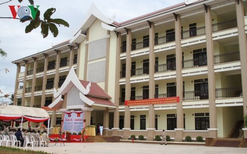 Inauguran la escuela Xithanaxay, regalo del líder vietnamita al pueblo laosiano