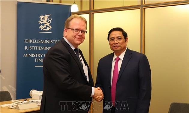 Delegación partidista de Vietnam en visita de trabajo a Finlandia