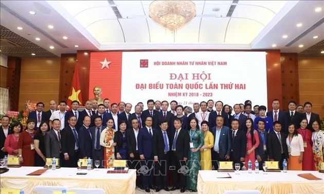 Honran aportes del sector privado al desarrollo económico de Vietnam