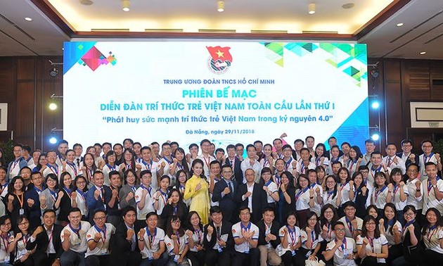 Clausuran Foro Global de Intelectuales jóvenes vietnamitas 2018