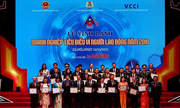 Honran a empresas vietnamitas con grandes aportes al beneficio de los trabajadores