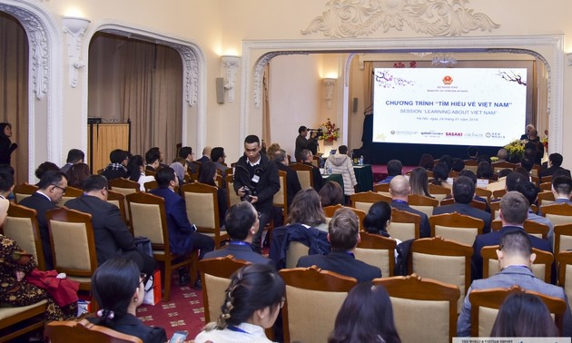 Promueven conocimientos sobre Vietnam entre los diplomáticos y empresarios extranjeros