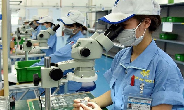 Vietnam atrae inversiones extranjeras directas récord en tres años