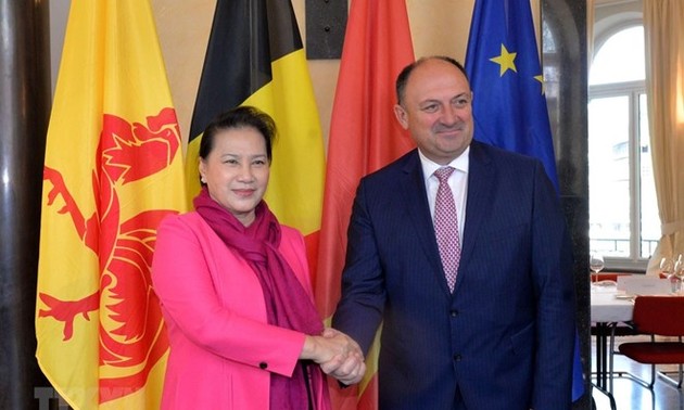 Presidenta parlamentaria de Vietnam se encuentra con ministro presidente de Valonia