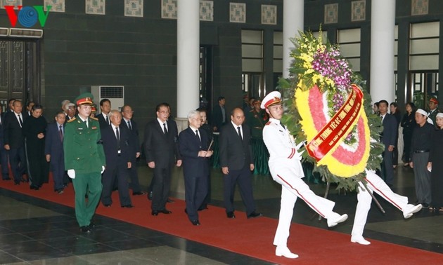 Efectúan las honras fúnebres del general Dong Sy Nguyen