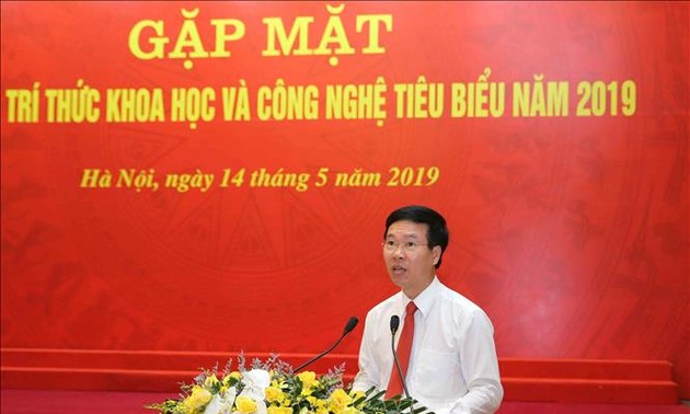 Científicos vietnamitas relevantes intercambian sobre el desarrollo del sector