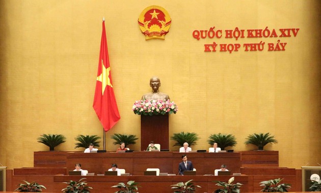Dirigentes vietnamitas rinden cuentas sobre temas a su cargo ante el Parlamento